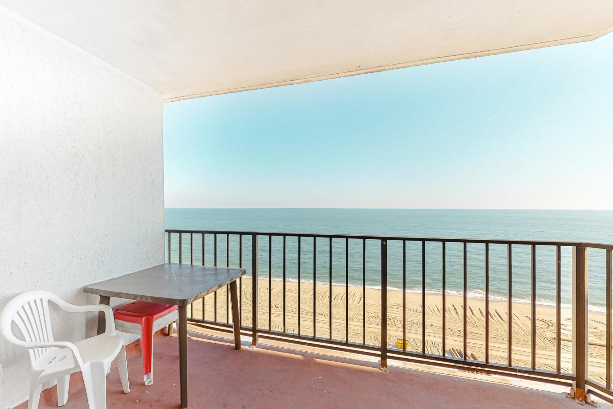 Plaza II Hotel Ocean City Room photo